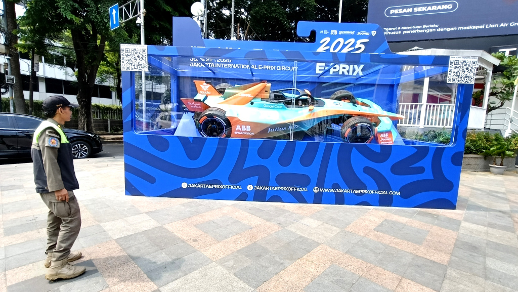 Replika Mobil Balap Listrik